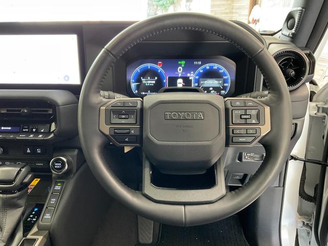 ランドクルーザー２５０ ＺＸファーストエディション　モデリスタフロントバンパーガード・リヤバンパーガーニッシュ・リヤスポイラー・シグネチャーイルミ・２０インチアルミ　ＪＡＯＳスキッドプレート　ＴＶ・パノラミックビューモニタ　サンルーフ　パワーバックドア（13枚目）