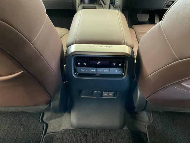 ランドクルーザー２５０ ＺＸファーストエディション　モデリスタフロントバンパーガード・リヤバンパーガーニッシュ・リヤスポイラー・シグネチャーイルミ・２０インチアルミ　ＪＡＯＳスキッドプレート　ＴＶ・パノラミックビューモニタ　サンルーフ　パワーバックドア（26枚目）