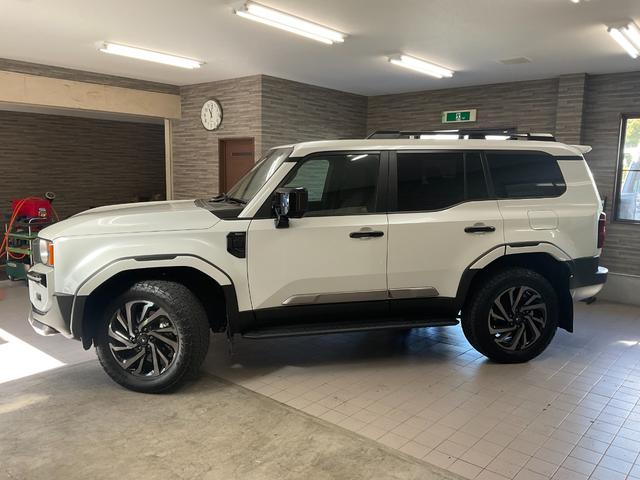 ランドクルーザー２５０ ＺＸファーストエディション　モデリスタフロントバンパーガード・リヤバンパーガーニッシュ・リヤスポイラー・シグネチャーイルミ・２０インチアルミ　ＪＡＯＳスキッドプレート　ＴＶ・パノラミックビューモニタ　サンルーフ　パワーバックドア（39枚目）