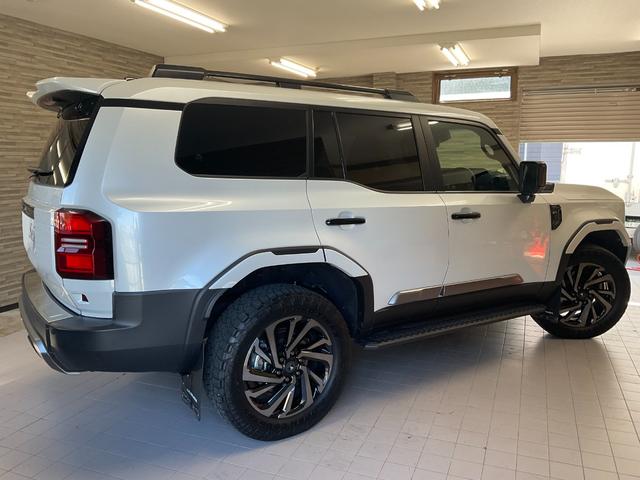 ランドクルーザー２５０ ＺＸファーストエディション　モデリスタフロントバンパーガード・リヤバンパーガーニッシュ・リヤスポイラー・シグネチャーイルミ・２０インチアルミ　ＪＡＯＳスキッドプレート　ＴＶ・パノラミックビューモニタ　サンルーフ　パワーバックドア（42枚目）