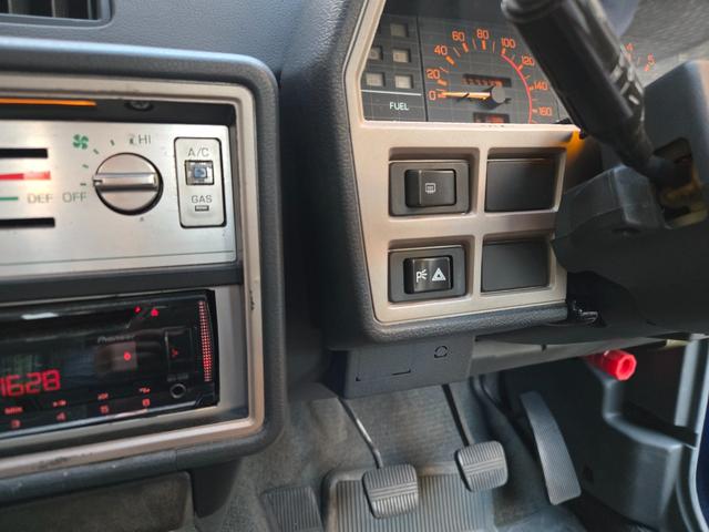 スカイライン ターボGT-E Xエクストラ 走行7万km代/フルエアロ/車高調/エクイップ01/マフラー/TS-X25/当時物momo32Φステアリング/オートワイパー/オーディオデッキ/全塗装/純正部品有/5MT/水中花シフト/L型エンジン(33枚目)