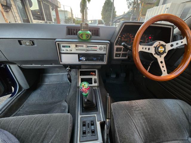 スカイライン ターボGT-E Xエクストラ 走行7万km代/フルエアロ/車高調/エクイップ01/マフラー/TS-X25/当時物momo32Φステアリング/オートワイパー/オーディオデッキ/全塗装/純正部品有/5MT/水中花シフト/L型エンジン(35枚目)