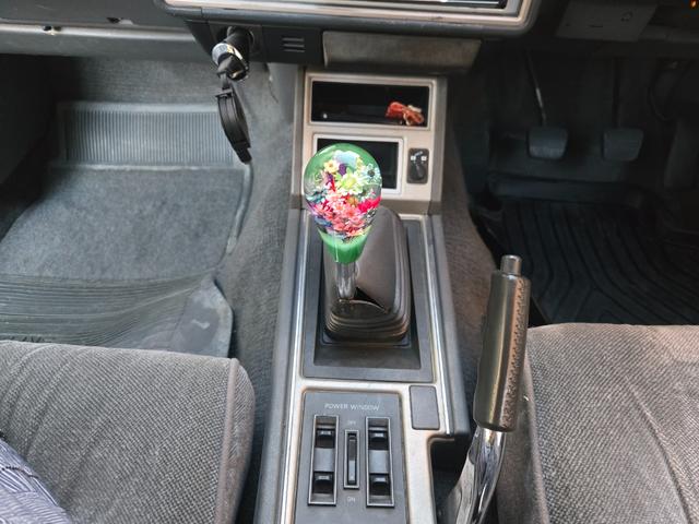 スカイライン ターボGT-E Xエクストラ 走行7万km代/フルエアロ/車高調/エクイップ01/マフラー/TS-X25/当時物momo32Φステアリング/オートワイパー/オーディオデッキ/全塗装/純正部品有/5MT/水中花シフト/L型エンジン(37枚目)