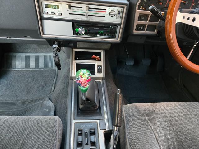 スカイライン ターボGT-E Xエクストラ 走行7万km代/フルエアロ/車高調/エクイップ01/マフラー/TS-X25/当時物momo32Φステアリング/オートワイパー/オーディオデッキ/全塗装/純正部品有/5MT/水中花シフト/L型エンジン(38枚目)