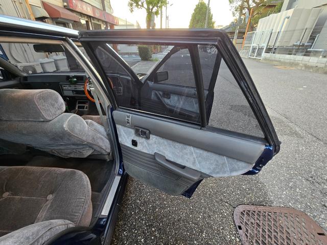 スカイライン ターボGT-E Xエクストラ 走行7万km代/フルエアロ/車高調/エクイップ01/マフラー/TS-X25/当時物momo32Φステアリング/オートワイパー/オーディオデッキ/全塗装/純正部品有/5MT/水中花シフト/L型エンジン(43枚目)