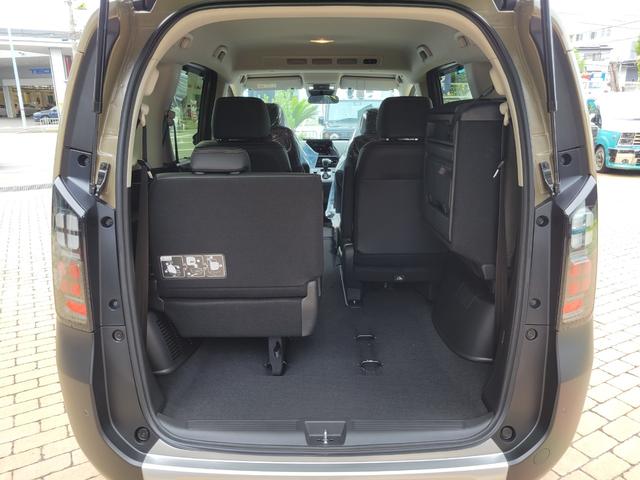 フリード ｅ：ＨＥＶクロスター　アルパインＢＩＧＸ　ＥＴＣ　登録済み未使用車　　禁煙　ＨｏｎｄａＳＥＮＳＩＮＧ　両側自動ドア　ＬＥＤヘッドライト　スマートキー　プッシュスタート　アダプティブクルーズコントロール　電子パーキング（48枚目）