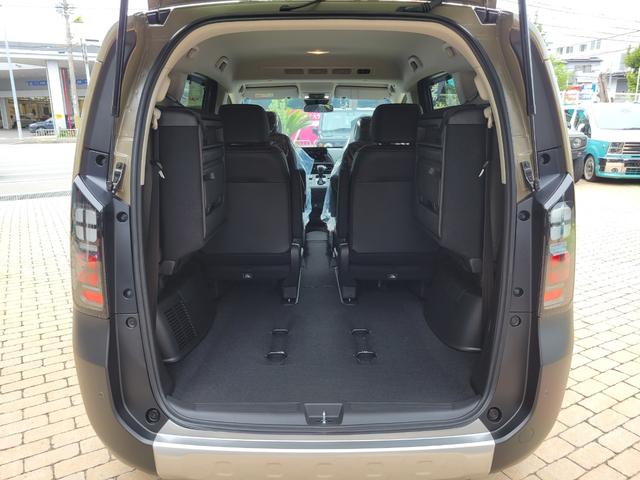 フリード ｅ：ＨＥＶクロスター　アルパインＢＩＧＸ　ＥＴＣ　登録済み未使用車　　禁煙　ＨｏｎｄａＳＥＮＳＩＮＧ　両側自動ドア　ＬＥＤヘッドライト　スマートキー　プッシュスタート　アダプティブクルーズコントロール　電子パーキング（49枚目）