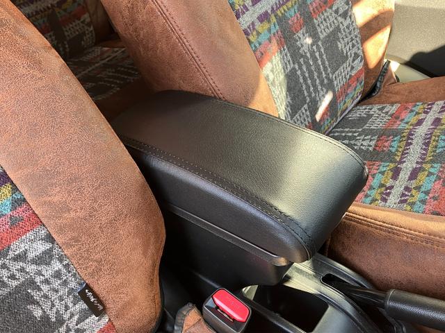ジムニー ＸＣ　ダムドエアロ　パナソニックナビ　ＥＴＣ　ＤＥＡＮホイール　ラゲッジネット　シートカバー　センターコンソール　ＤＡＭＤ（43枚目）