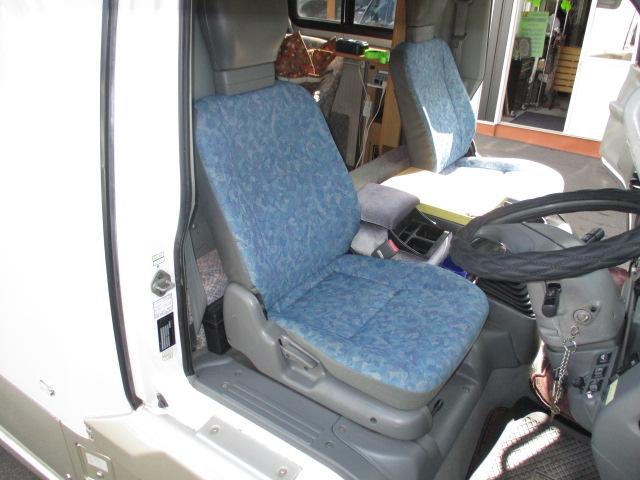 キャンター 三菱ふそう ７人乗り ｍｔ車 キッチン シャワー トイレ ベッド 外部電源 ターフ付き メッキホイール フロントウィンチの中古車詳細 中古車検索ならkurutown クルタウン