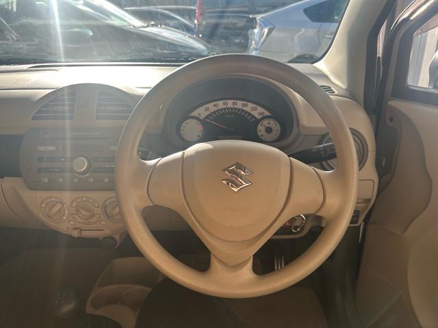 アルト Ｆ　５速マニュアルトランスミッション、電動格納ミラー、パワーウィンドウ、ハロゲン、純正ホイール、キーレス、エアバック、パワーステアリング（7枚目）