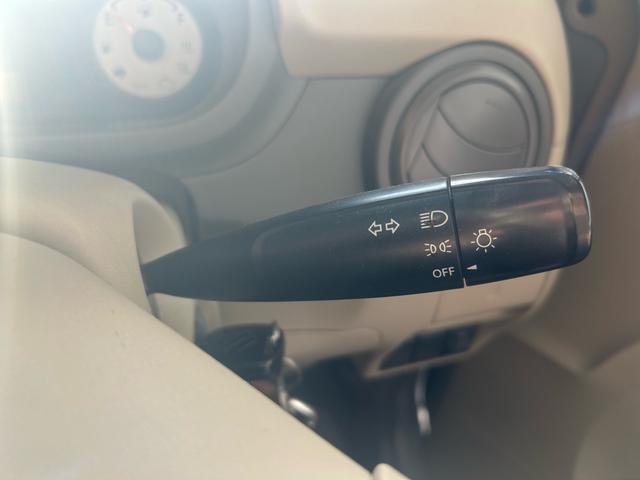 アルト Ｆ　５速マニュアルトランスミッション、電動格納ミラー、パワーウィンドウ、ハロゲン、純正ホイール、キーレス、エアバック、パワーステアリング（9枚目）