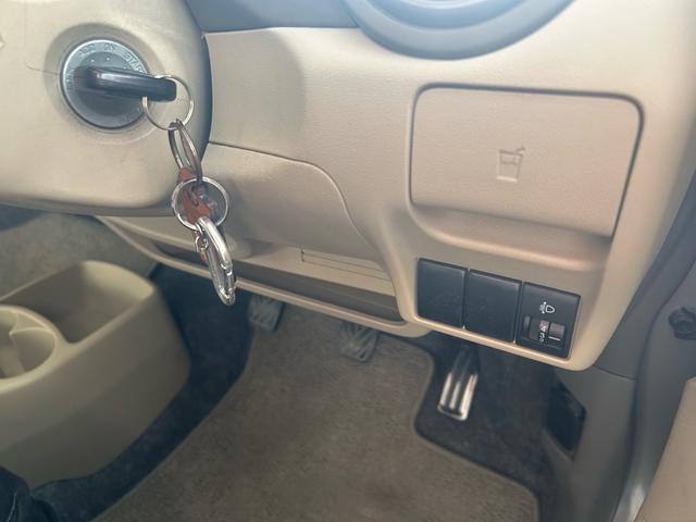 アルト Ｆ　５速マニュアルトランスミッション、電動格納ミラー、パワーウィンドウ、ハロゲン、純正ホイール、キーレス、エアバック、パワーステアリング（10枚目）