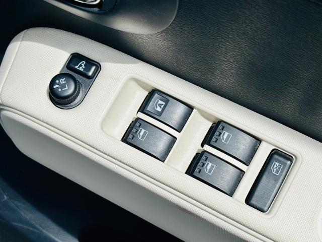 ミラココア ココアプラスＧ　純正ナビ／フルセグＴＶ／Ｂｌｕｅｔｏｏｔｈ／バックカメラ一体型防眩ミラー／キーフリーシステム／タイミングチェーン車／電動格納ミラー／フォグランプ／ルーフレール／ウィンカーミラー／ドライブレコーダー／（5枚目）