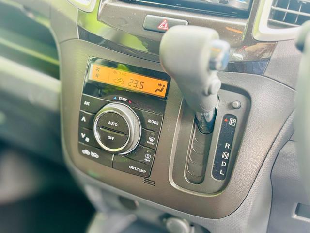 ソリオ Ｘ　地デジナビ／ワンセグ／バックカメラ／パワースライド／プッシュスタート／運転席シートリフター／フロアマット／ドアバイザー／プライバシーガラス／純正エアロ／純正アルミ／（12枚目）