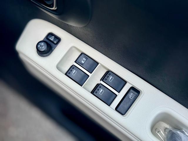 ミラココア ココアプラスX 純正ナビ/地デジ/Bluetooth接続可/ルーフバー/フォグランプ/ベンチシート/キーフリーシステム/電動格納ドアミラー/オートエアコン/(5枚目)