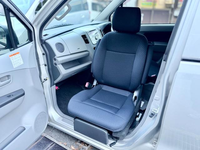 ワゴンＲ 　回転シート／キーレス／純正オーディオ／電動格納ドアミラー／タイミングチェーン車／ヘッドライトレベライザー／フロアマット／ドアバイザー／（3枚目）