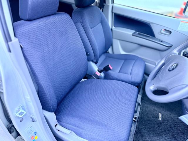ワゴンＲ 　回転シート／キーレス／純正オーディオ／電動格納ドアミラー／タイミングチェーン車／ヘッドライトレベライザー／フロアマット／ドアバイザー／（5枚目）