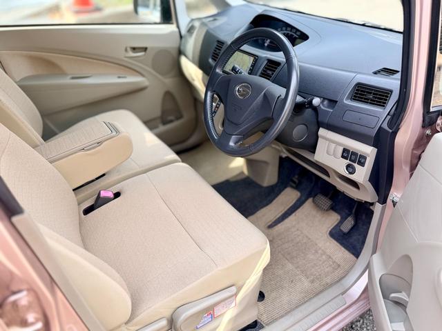 ムーヴ Ｘリミテッド　純正ナビ／ワンセグＴＶ／プッシュスタート／エコアイドル／バックカメラ／ベンチシート／ドアバイザー／タイミングチェーン車／フロアマット／純正アルミ／（3枚目）