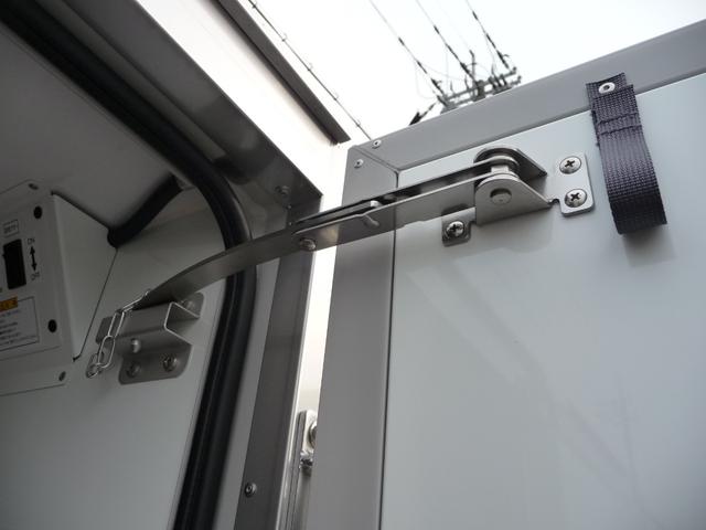 ハイゼットトラック 冷蔵冷凍車-5℃〜+20℃ 片側スライドドア仕様 積載量350kg車線逸脱抑制制御機能・衝突回避支援ブレーキ機能・スマートアシスト・スマートインナーミラー ・バックカメラ・バックドアアンバー&90度ストッパー☆オーバーヘッドシェルフ(18枚目)