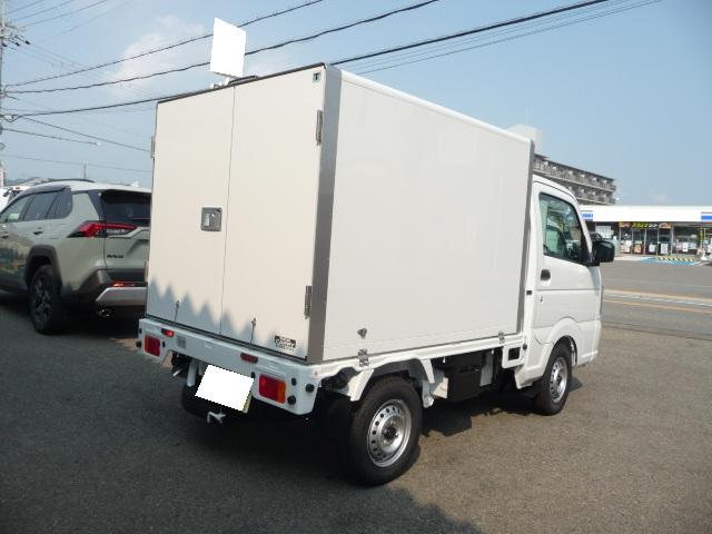 キャリイトラック 冷凍車－５〜＋２０設定　助手席側スライドドア仕様　冷凍車－５〜＋２０設定　冷凍車１ＷＡＹ　助手席側スライドドア仕様　積載量３５０ｋｇスズキセーフティサポート・デュアルカメラブレーキサポート・誤発進抑制機能・ブレーキ制御付後方誤発進抑制機能・スノコ木製（8枚目）