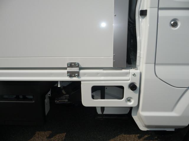キャリイトラック 冷凍車－５〜＋２０設定　助手席側スライドドア仕様　冷凍車－５〜＋２０設定　冷凍車１ＷＡＹ　助手席側スライドドア仕様　積載量３５０ｋｇスズキセーフティサポート・デュアルカメラブレーキサポート・誤発進抑制機能・ブレーキ制御付後方誤発進抑制機能・スノコ木製（64枚目）