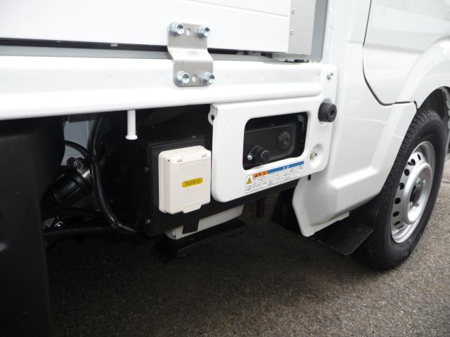キャリイトラック 　冷凍車－５℃〜＋２０℃設定☆スタンバイ付☆２ＷＡＹ助手席側スライド仕様☆積載量３５０ｋｇ☆スズキセーフティサポート☆デュアルカメラブレーキサポート☆誤発進制御機能☆ブレーキ制御付後方誤発進制御機能（30枚目）