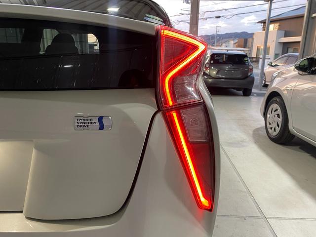S トヨタセーフティセンス・クルーズコントロール・バックカメラ・ETC・Bluetooth・オートマチックハイビーム・LED・ステアリングリモコン・テレビ・CD・電動格納ミラー・衝突安全ボディ(13枚目)
