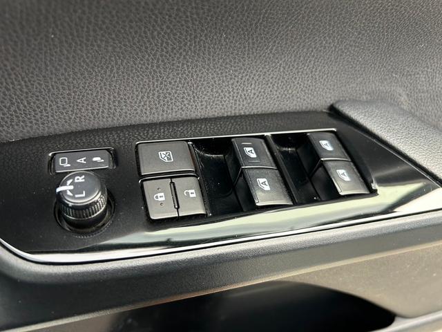 S トヨタセーフティセンス TV Bluetooth クルーズコントロール ステアリングスイッチ プッシュスタート ビルトインETC 電動格納ミラー LEDヘッドライト ナビ 全席オートパワーウインドウ(21枚目)