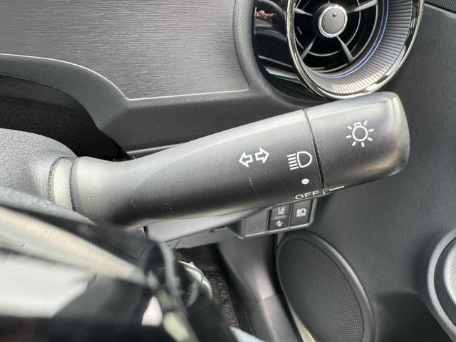 アクア Ｓ　後期・衝突軽減ブレーキ・ナビ・Ｂｌｕｅｔｏｏｔｈ・バックカメラ・フルセグ・オートハイビーム・ステアリングスイッチ・オートエアコン・ＣＤ・盗難防止装置・横滑り防止装置・ＡＢＳ・エアバック・ＡＭ・ＦＭ（25枚目）