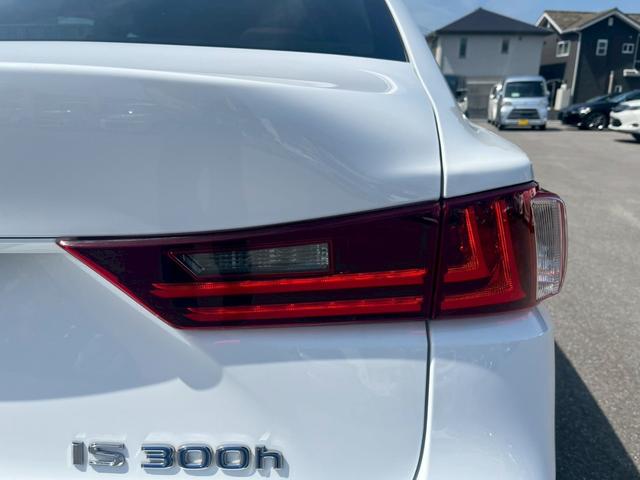 ＩＳ ＩＳ３００ｈ　Ｆスポーツ　サンルーフ・赤革シート・ナビ・Ｂｌｕｅｔｏｏｔｈ・バックカメラ・ステアリングスイッチ・クルーズコントロール・コーナービューカメラ・シートヒーター・パワーシート・パドルシフト・クルーズコントロール（33枚目）