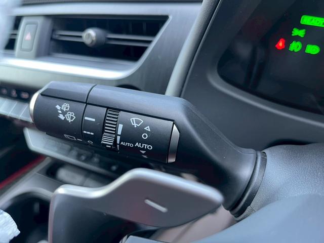 ＵＸ ＵＸ２５０ｈ　Ｆスポーツ　サンルーフ・赤革シート・衝突軽減ブレーキ・パワーバックドア・シートヒーター・ハンドルヒーター・ナビ・Ｂｌｕｅｔｏｏｔｈ・バックカメラ・ステアリングスイッチ・クルーズコントロール・オートハイビーム（35枚目）