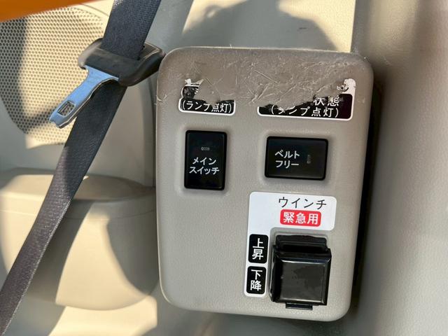 タント 　スローパーＬリアシートツキシヨウ・福祉車両・スローパー・オーディオ・ＣＤ・ウィンチ・両側スライドドア・横滑り防止装置・ヘッドライトレベライザー・パワーウインドウ・（5枚目）