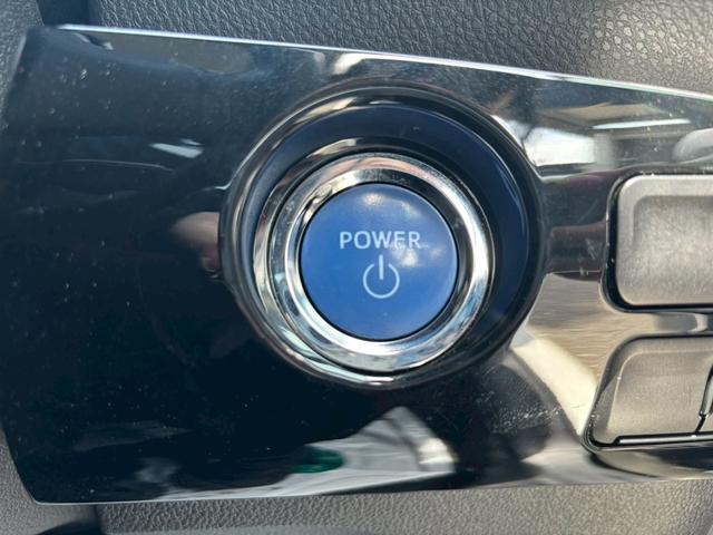 プリウス Ｓ　クリアランスソナー・衝突軽減ブレーキ・ナビ・Ｂｌｕｅｔｏｏｔｈ・バックカメラ・ステアリングスイッチ・クルーズコントロール・ＤＶＤ・ＣＤ・オートハイビーム・オートライト・ＥＴＣ・プッシュスタート（12枚目）