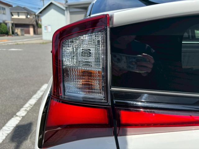 プリウス Ｓ　クリアランスソナー・衝突軽減ブレーキ・ナビ・Ｂｌｕｅｔｏｏｔｈ・バックカメラ・ステアリングスイッチ・クルーズコントロール・ＤＶＤ・ＣＤ・オートハイビーム・オートライト・ＥＴＣ・プッシュスタート（23枚目）