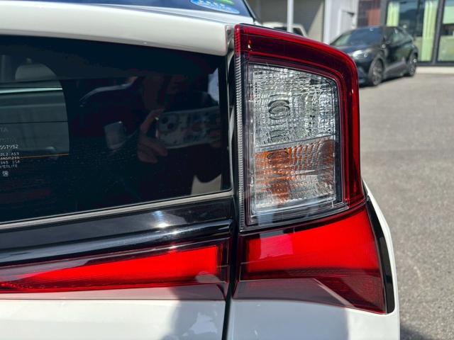 プリウス Ｓ　クリアランスソナー・衝突軽減ブレーキ・ナビ・Ｂｌｕｅｔｏｏｔｈ・バックカメラ・ステアリングスイッチ・クルーズコントロール・ＤＶＤ・ＣＤ・オートハイビーム・オートライト・ＥＴＣ・プッシュスタート（24枚目）