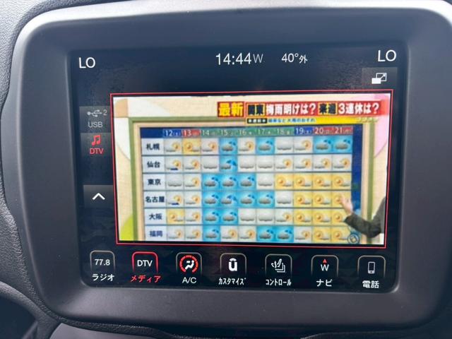 ジープ・レネゲード リミテッド　純正ナビ・Ｂｌｕｅｔｏｏｔｈ・ＥＴＣ・ステアリングヒーター・フルセグＴＶ・バックカメラ・ブラインドスポットモニター・アダブティブクルーズコントロール・パワーシート・シートヒーター・スマートキー（3枚目）