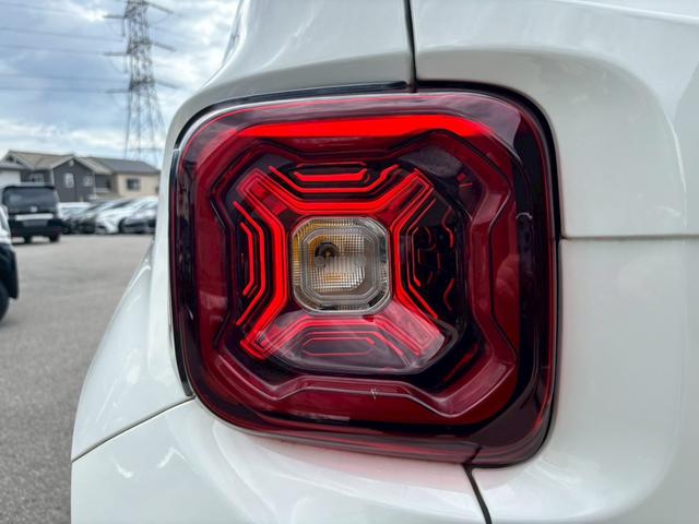 ジープ・レネゲード リミテッド　純正ナビ・Ｂｌｕｅｔｏｏｔｈ・ＥＴＣ・ステアリングヒーター・フルセグＴＶ・バックカメラ・ブラインドスポットモニター・アダブティブクルーズコントロール・パワーシート・シートヒーター・スマートキー（22枚目）