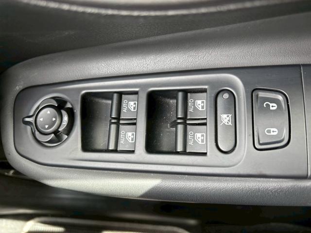 ジープ・レネゲード リミテッド　純正ナビ・Ｂｌｕｅｔｏｏｔｈ・ＥＴＣ・ステアリングヒーター・フルセグＴＶ・バックカメラ・ブラインドスポットモニター・アダブティブクルーズコントロール・パワーシート・シートヒーター・スマートキー（32枚目）
