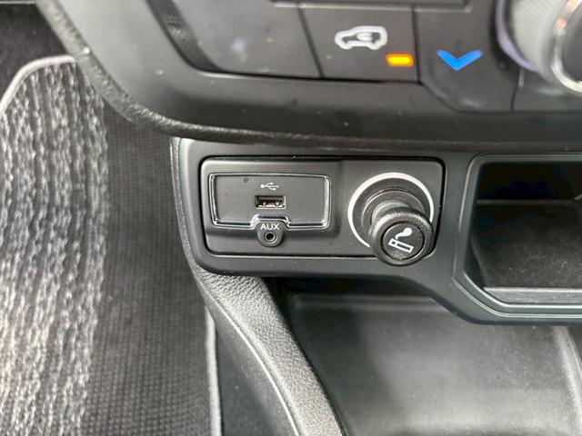 ジープ・レネゲード リミテッド　純正ナビ・Ｂｌｕｅｔｏｏｔｈ・ＥＴＣ・ステアリングヒーター・フルセグＴＶ・バックカメラ・ブラインドスポットモニター・アダブティブクルーズコントロール・パワーシート・シートヒーター・スマートキー（36枚目）