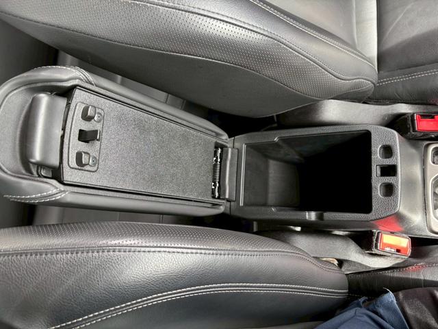 ジープ・レネゲード リミテッド　純正ナビ・Ｂｌｕｅｔｏｏｔｈ・ＥＴＣ・ステアリングヒーター・フルセグＴＶ・バックカメラ・ブラインドスポットモニター・アダブティブクルーズコントロール・パワーシート・シートヒーター・スマートキー（39枚目）