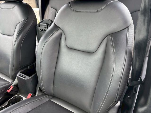 ジープ・レネゲード リミテッド　純正ナビ・Ｂｌｕｅｔｏｏｔｈ・ＥＴＣ・ステアリングヒーター・フルセグＴＶ・バックカメラ・ブラインドスポットモニター・アダブティブクルーズコントロール・パワーシート・シートヒーター・スマートキー（68枚目）