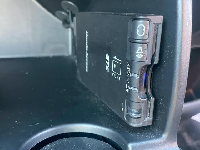 フリードスパイクハイブリッド ハイブリッド　車両品質評価書付・Ｋｅｎｗｏｏｄフローティングナビ・バックカメラ・Ｂｌｕｅｔｏｏｔｈ・ＤＶＤ・ＣＤ・ＥＴＣ・フルセグ・オートエアコン・両側スライドドア・社外アルミホイール・横滑り防止（5枚目）