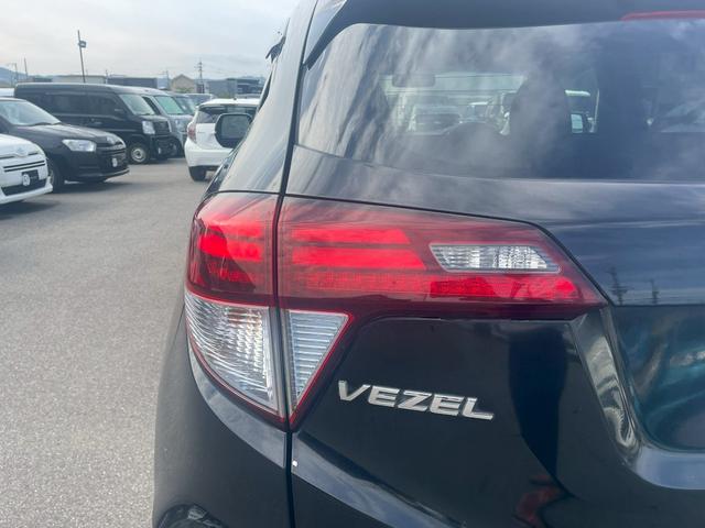 ヴェゼル ハイブリッド 純正ナビ・Bluetooth・パドルシフト・クルーズコントロール・ETC・TV・DVD・CD・ステアリングスイッチ・プッシュスタート・オートエアコン・横滑り防止・盗難防止装置・ABS・スマートキー(16枚目)