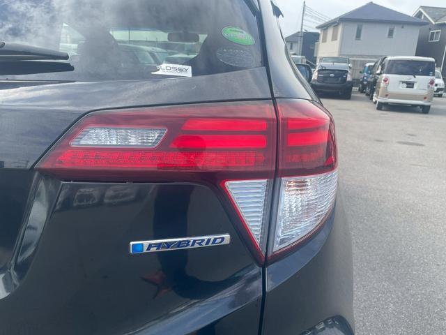 ヴェゼル ハイブリッド 純正ナビ・Bluetooth・パドルシフト・クルーズコントロール・ETC・TV・DVD・CD・ステアリングスイッチ・プッシュスタート・オートエアコン・横滑り防止・盗難防止装置・ABS・スマートキー(17枚目)