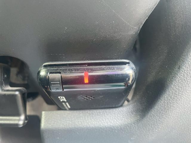 ヴェゼル ハイブリッド 純正ナビ・Bluetooth・パドルシフト・クルーズコントロール・ETC・TV・DVD・CD・ステアリングスイッチ・プッシュスタート・オートエアコン・横滑り防止・盗難防止装置・ABS・スマートキー(25枚目)