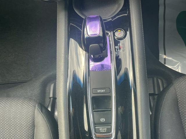 ヴェゼル ハイブリッド 純正ナビ・Bluetooth・パドルシフト・クルーズコントロール・ETC・TV・DVD・CD・ステアリングスイッチ・プッシュスタート・オートエアコン・横滑り防止・盗難防止装置・ABS・スマートキー(28枚目)