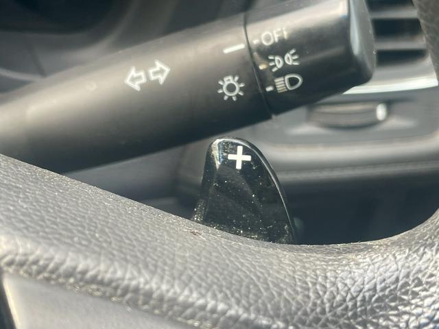 ヴェゼル ハイブリッド 純正ナビ・Bluetooth・パドルシフト・クルーズコントロール・ETC・TV・DVD・CD・ステアリングスイッチ・プッシュスタート・オートエアコン・横滑り防止・盗難防止装置・ABS・スマートキー(31枚目)