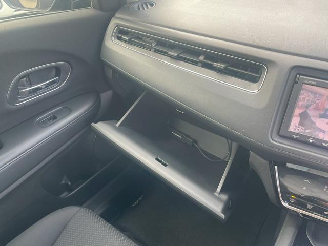 ヴェゼル ハイブリッド 純正ナビ・Bluetooth・パドルシフト・クルーズコントロール・ETC・TV・DVD・CD・ステアリングスイッチ・プッシュスタート・オートエアコン・横滑り防止・盗難防止装置・ABS・スマートキー(35枚目)