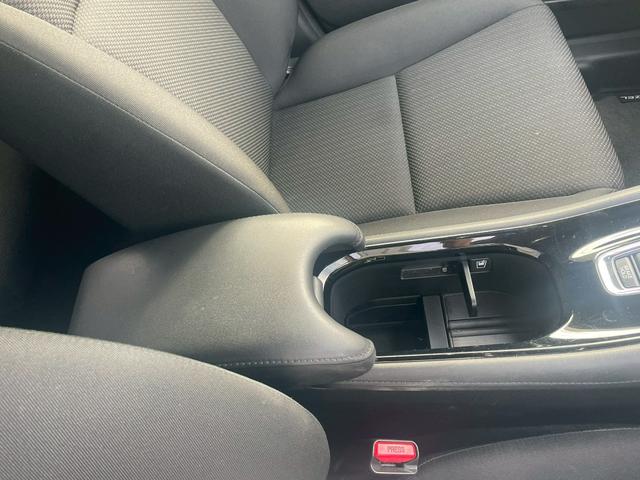 ヴェゼル ハイブリッド 純正ナビ・Bluetooth・パドルシフト・クルーズコントロール・ETC・TV・DVD・CD・ステアリングスイッチ・プッシュスタート・オートエアコン・横滑り防止・盗難防止装置・ABS・スマートキー(36枚目)