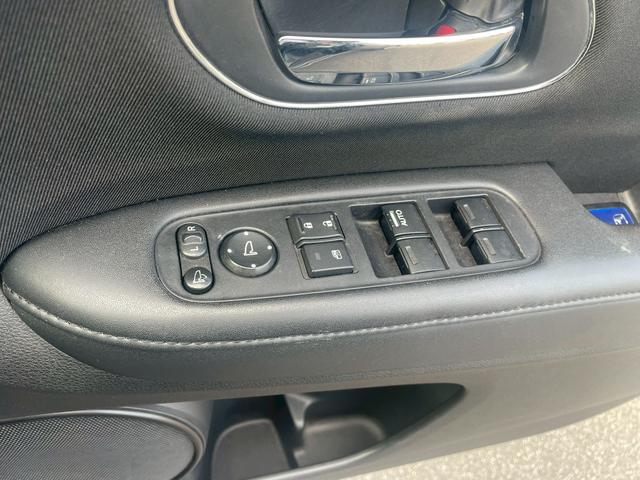 ヴェゼル ハイブリッド 純正ナビ・Bluetooth・パドルシフト・クルーズコントロール・ETC・TV・DVD・CD・ステアリングスイッチ・プッシュスタート・オートエアコン・横滑り防止・盗難防止装置・ABS・スマートキー(37枚目)